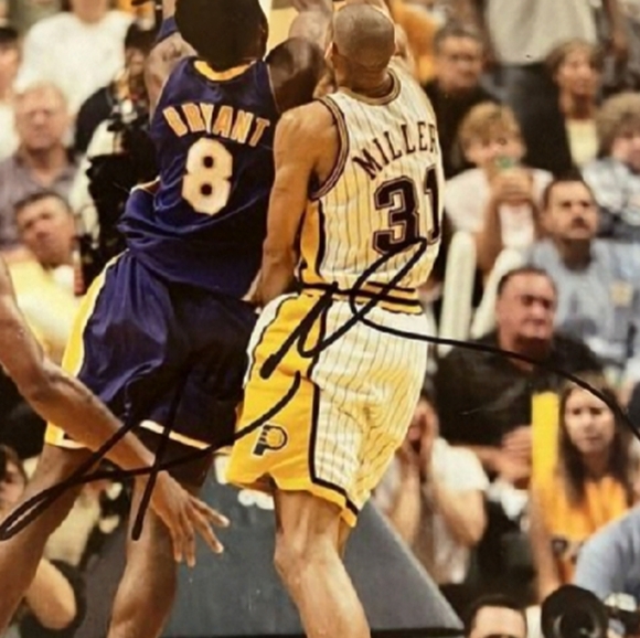 KOBE BRYANT LAKERS 2000 FINALS VS REGGIE MILLER &THE PACERS 8.5x11 GLOSSY POSTER - Picture 4 of 5